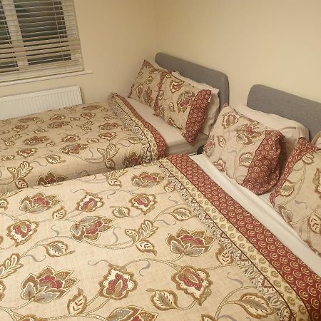 London Luxury 3 Bedroom Flat 1Min Walk From Underground, With Free Parking Sleeps X10 Bagian luar foto