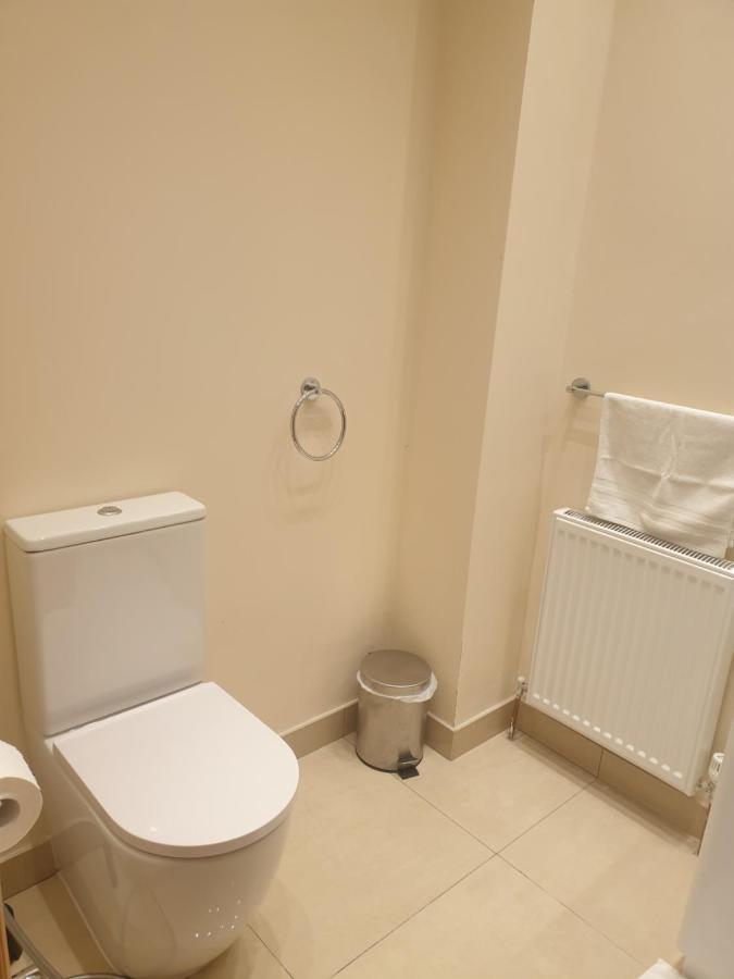 London Luxury 3 Bedroom Flat 1Min Walk From Underground, With Free Parking Sleeps X10 Bagian luar foto