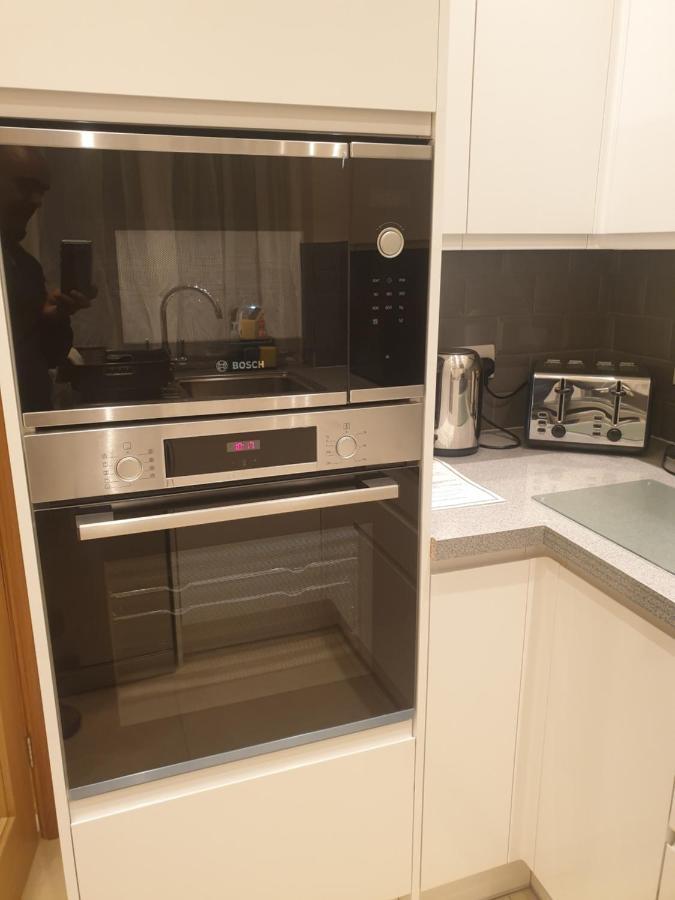 London Luxury 3 Bedroom Flat 1Min Walk From Underground, With Free Parking Sleeps X10 Bagian luar foto