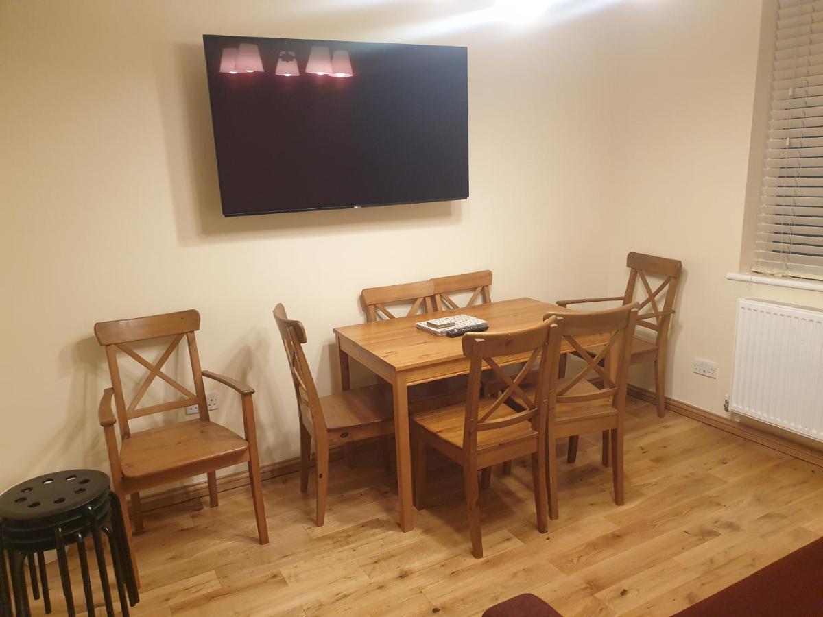 London Luxury 3 Bedroom Flat 1Min Walk From Underground, With Free Parking Sleeps X10 Bagian luar foto