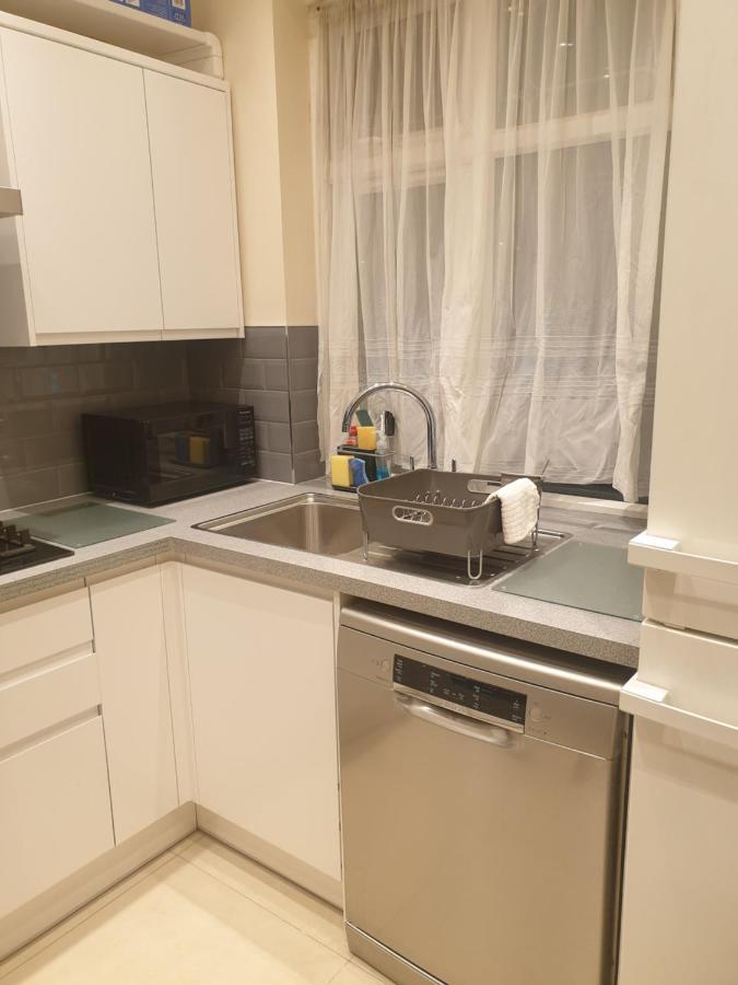 London Luxury 3 Bedroom Flat 1Min Walk From Underground, With Free Parking Sleeps X10 Bagian luar foto