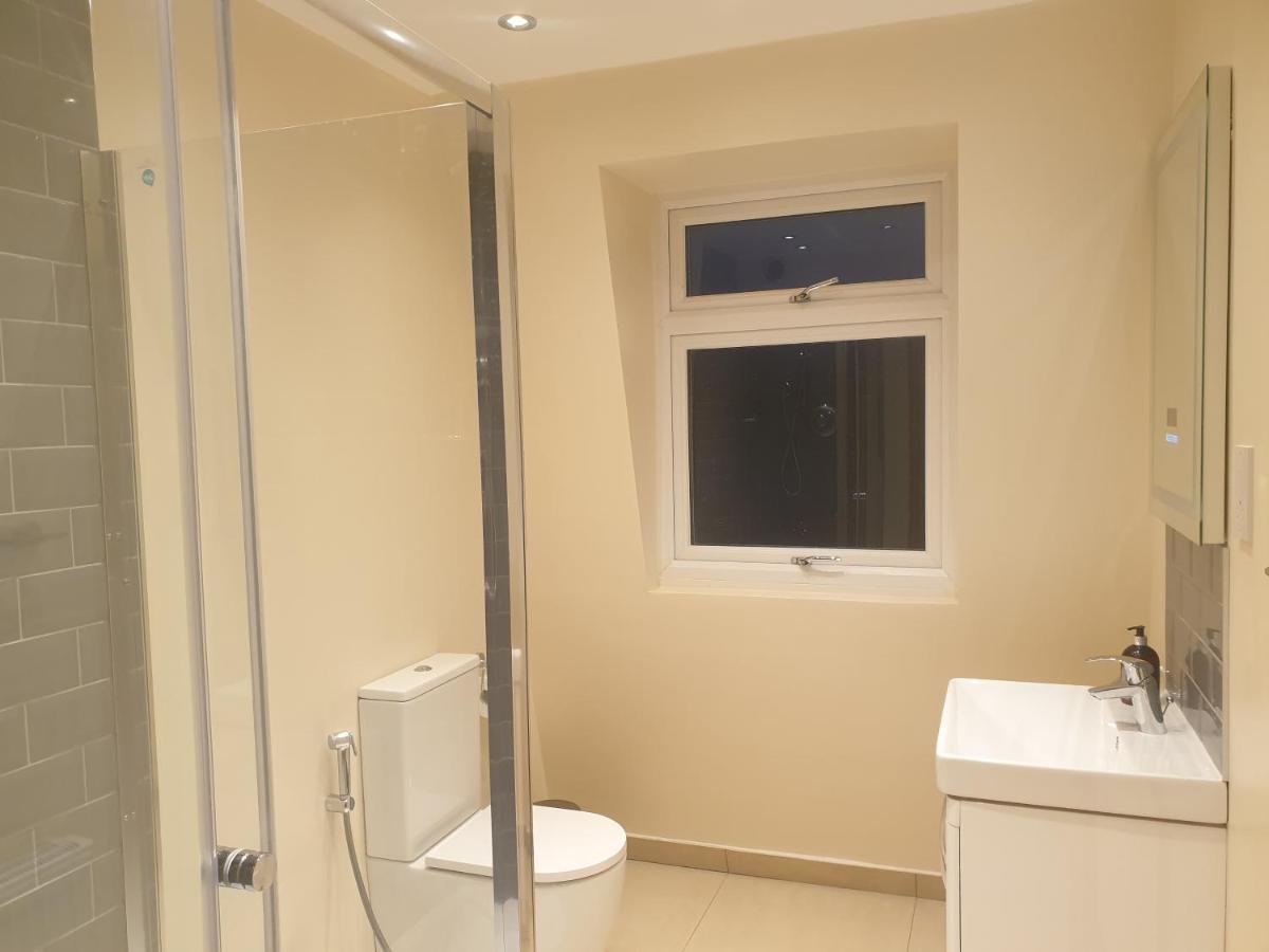 London Luxury 3 Bedroom Flat 1Min Walk From Underground, With Free Parking Sleeps X10 Bagian luar foto